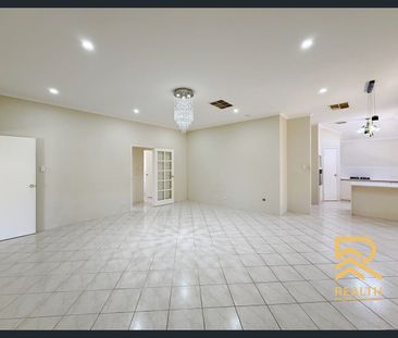 Family Comfort & Convenience in Booragoon-Applecross SHS!! - Photo 3