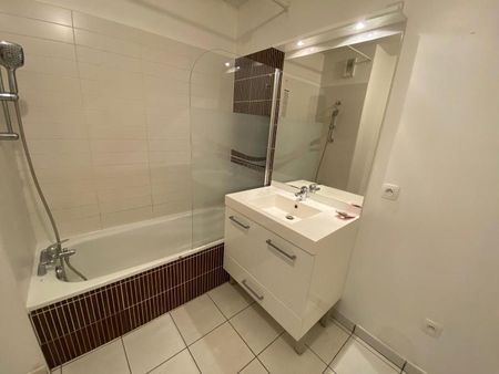 Location Appartement 3 pièces 57m² DECINES CHARPIEU 69150 - Photo 4