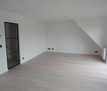 Volledig vernieuwd appartement met GARAGE - Photo 2