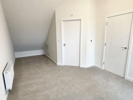 3 bedroom semi-detached house to rent - Photo 4