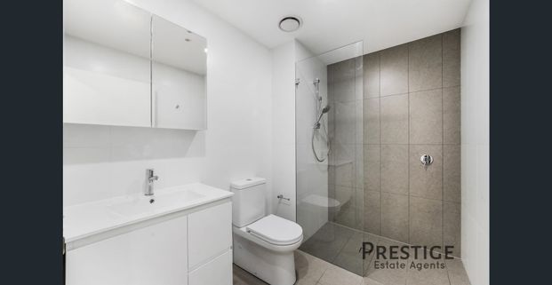 Spacious Luxury Apartment! - Photo 1