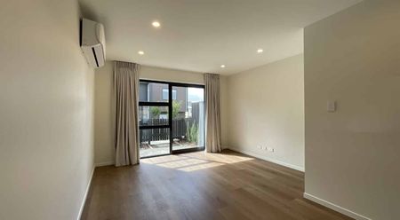 Modern 2 Bedrooms Low Maintenance - Photo 4