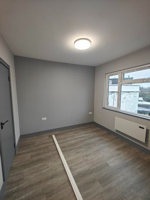 Studio Flat, Woodville Road, NW11 - Photo 1