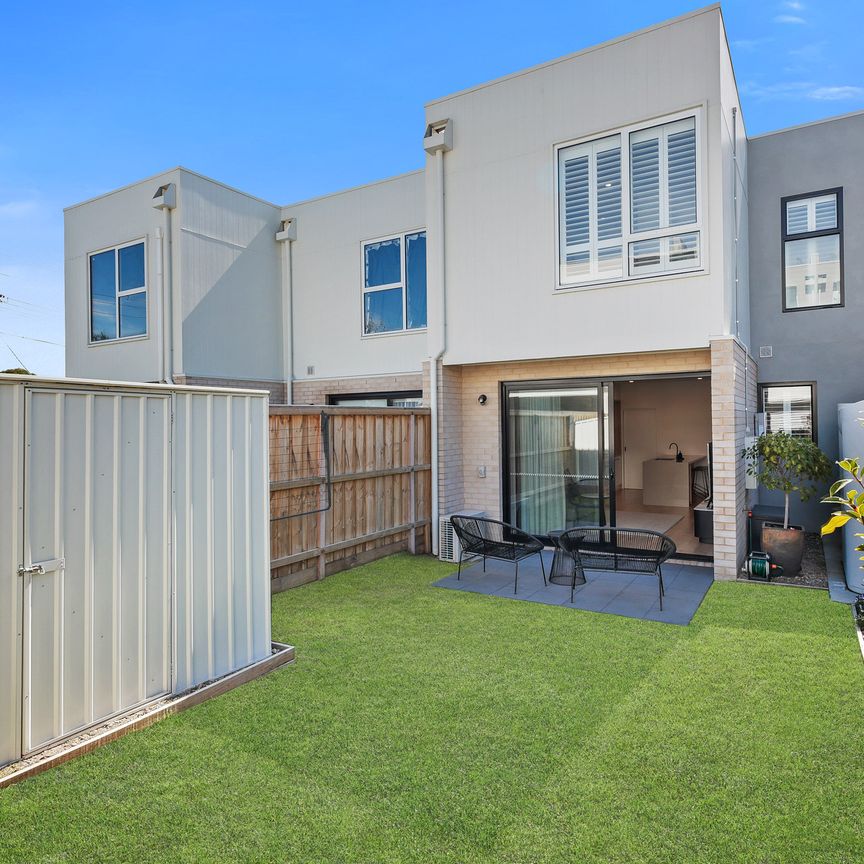4 Shoreline Avenue, Edithvale VIC 3196 - Townhouse For Rent | Domain - Photo 1