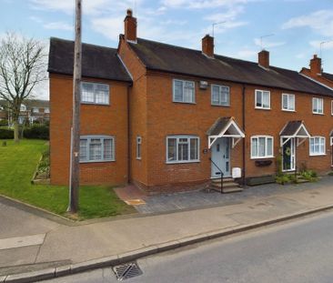 4 bedroom end of terrace to let - Photo 3