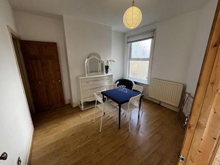 4 bedroom terraced house to rent - Photo 4