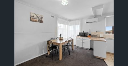 Spacious 3 Bedroom Family Home - Photo 3