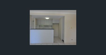 SPACIOUS TWO BEDROOM APARTMENT - Photo 2