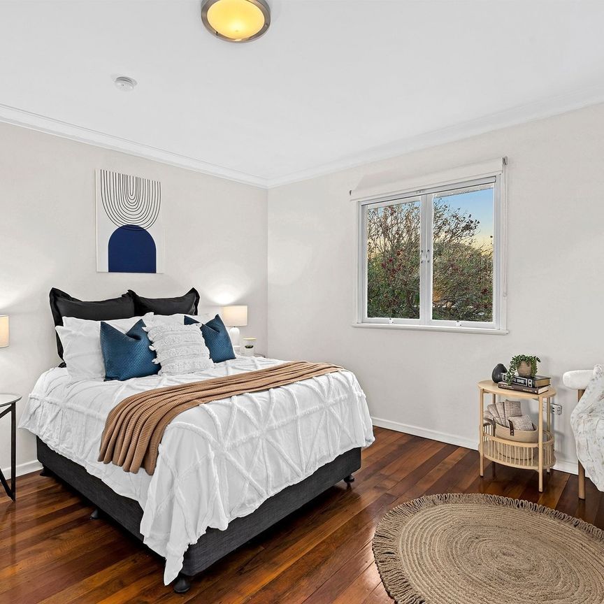 Modern Split-Level Family Home in Prime Mount Gravatt East Location - Photo 1