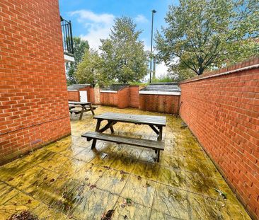 1 bedroom in a house share to rent - Photo 5