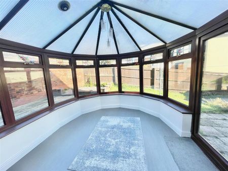 4 bedroom detached house to rent - Photo 2