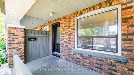 606 Coxwell Avenue apartment — Toronto, ON (3-Bedroom) - 3 Bedroom - Photo 3