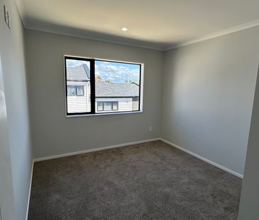 Beautiful Modern Family Home in a Prime Howick Location - Photo 6