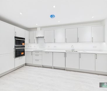 Old Hollow, Worth, Crawley - Photo 4