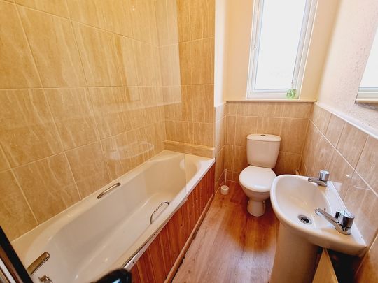 5 Bed Student Accommodation - Photo 1