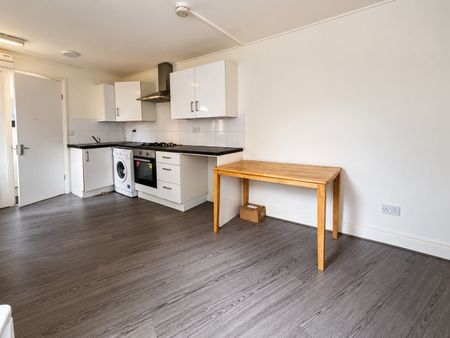 1 Bed Flat, Trewint St, SW18 - Photo 4