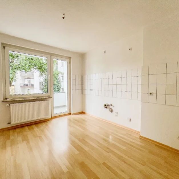 Schöne 2-Zimmer-Wohnung mit Balkon in gepflegtem Mehrfamilienhaus - Photo 1