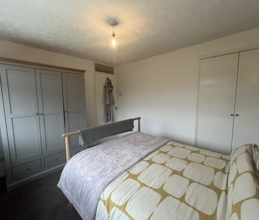 4 Bed Link Detached - Photo 2