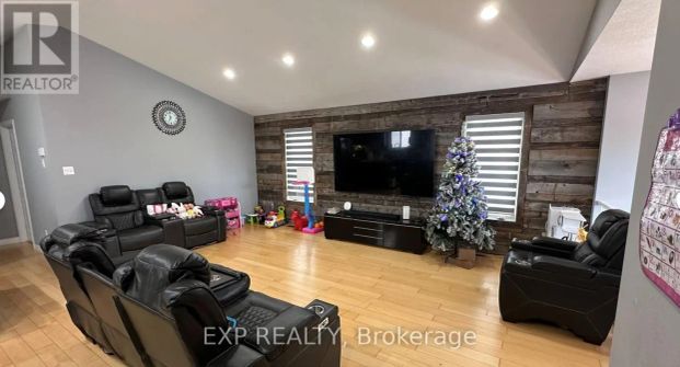 1004 MARIGOLD CRESCENT - Photo 1