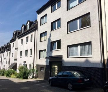 Frisch renovierte 2-Zi.-Whg. mit modernem Bad und Balkon - Photo 1