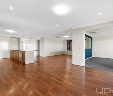 Luxurious Family Living in Caitlyn Drive! - Photo 1