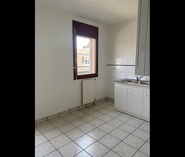 Location Appartement 2 pièces 64 m² Issoudun - Photo 2