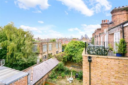 3 bedroom flat in Islington - Photo 3