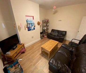 4 bedroom private hall to rent - Photo 2