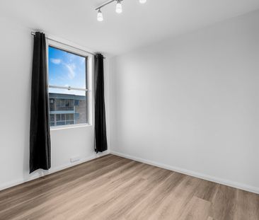 Modern 3-Bedroom Apartment with Stunning City Views - Photo 3