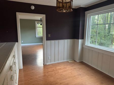 Large Upper Home - Photo 4