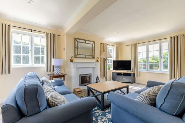 A beautifully positioned four-bedroom detached cottage set in a gorgeous countryside location at Bowldown, enjoying excellent views and a generous wrap-around g - Photo 1