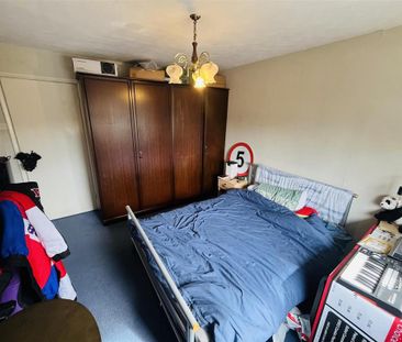 4 bedroom semi-detached house to rent - Photo 3