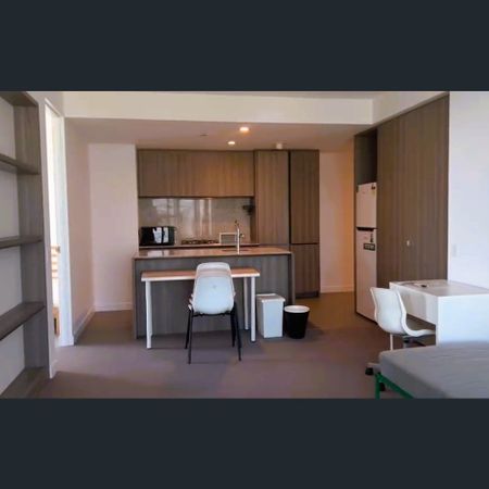 Furnished 2 Bedroom 2 Bathroom Apartment in Swanston Central - Photo 4