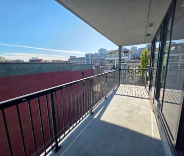 Spacious Open Layout in Gastown! 1 Bed/1 Bath avail December 1st - Photo 4