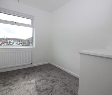 3 bedroom end of terrace house to rent - Photo 3