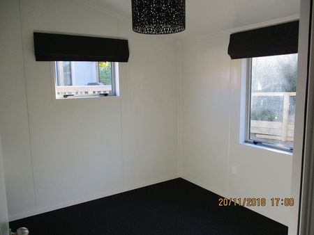 SUNNY 3-BEDROOM HOME IN PAPARANGI/NEWLANDS - Photo 2