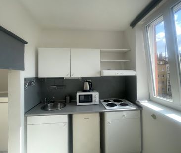 Pronájem zařízeného bytu 1+kk s balkónem Praha 6 Střešovice - Photo 2