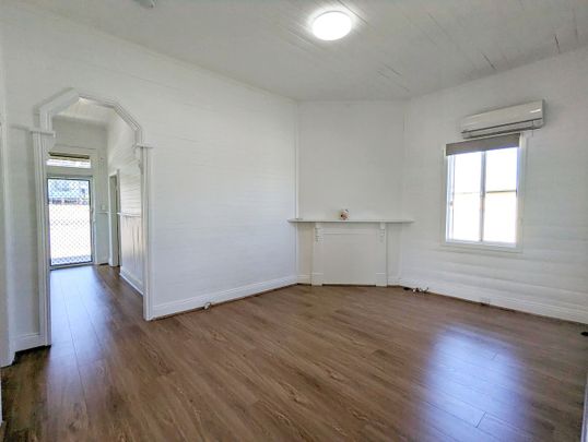 CHARMING MODERN COTTAGE - Photo 1