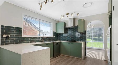 “4 Bedroom house in MINTO!!” - Photo 2