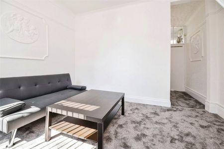 4 Bedroom House - Photo 4