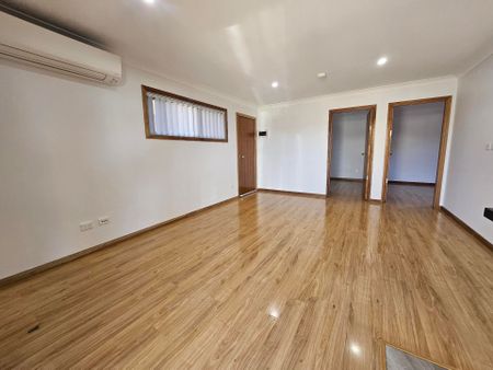 2 Bedroom Granny Flat with Street Frontage&excl;&excl; - Photo 4