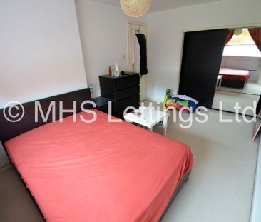 2 Bedroom Mid Terraced House for rent in Consort View - Photo 3