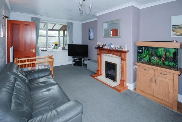 3 bedroom semi-detached house to rent - Photo 1