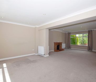 4 bedroom detached house to rent - Photo 3