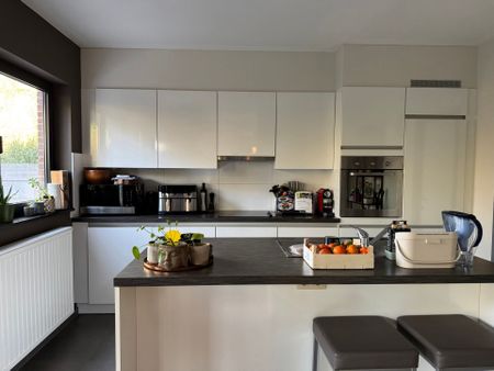 Ruim gelijkvloers 3 slpk appartement met terras en zicht op groen in hartje Bornem - Foto 3