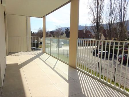 Moderne, schöne 3-Zimmer-Wohnung mit großem Balkon und KFZ-Tiefgaragenabstellplatz in ruhiger Lage - Photo 2