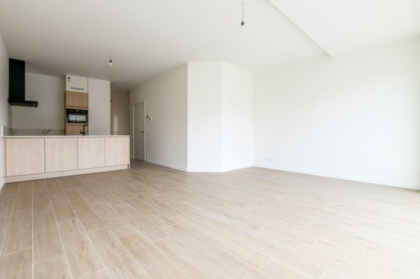 Nieuw, zuid-west gericht appartement gelegen vlakbij de Dumortierlaan. Inpandige parking te huur - Photo 1