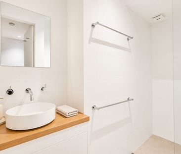 Charming Surry Hills Terrace in a Quiet, Tree-Lined Setting - Photo 5