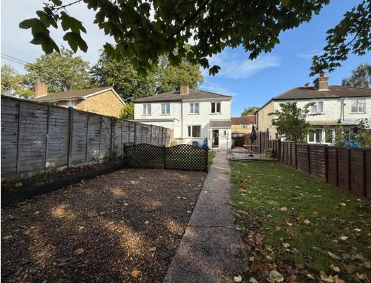 Room in a Shared House, Honeysuckle Road, SO16 - Photo 1