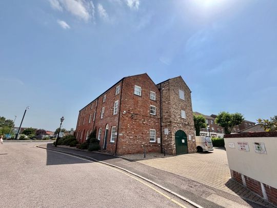 Eastgate Gardens, Taunton, Somerset - Photo 1